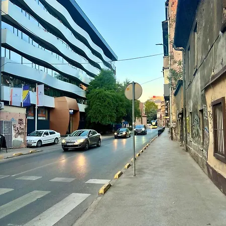 Small & Cute Downtown With Parking *