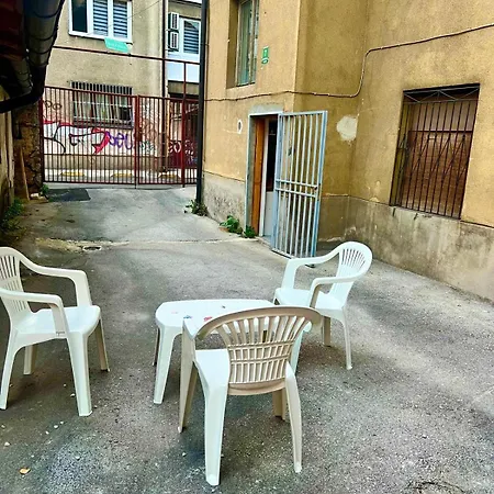 Apartman Small & Cute Downtown With Parking Szarajevó