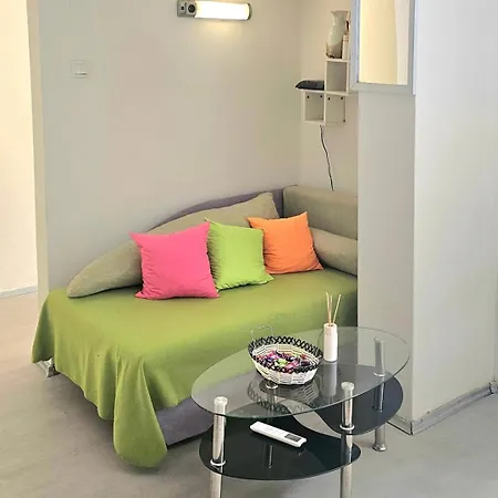 Small & Cute Downtown With Parking Apartament