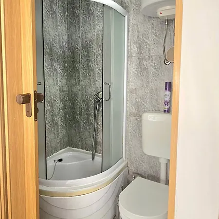 Small & Cute Downtown With Parking Sarajewo