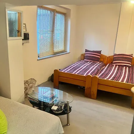 Small & Cute Downtown With Parking Apartman