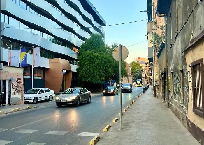 Small & Cute Downtown With Parking *