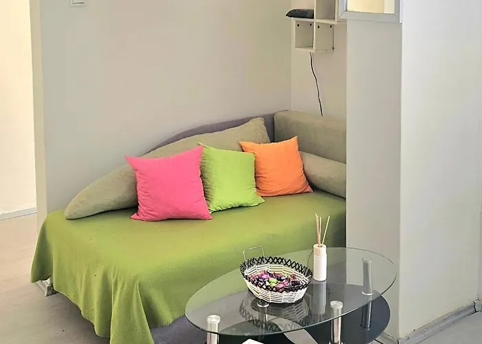 Small & Cute Downtown With Parking Apartman